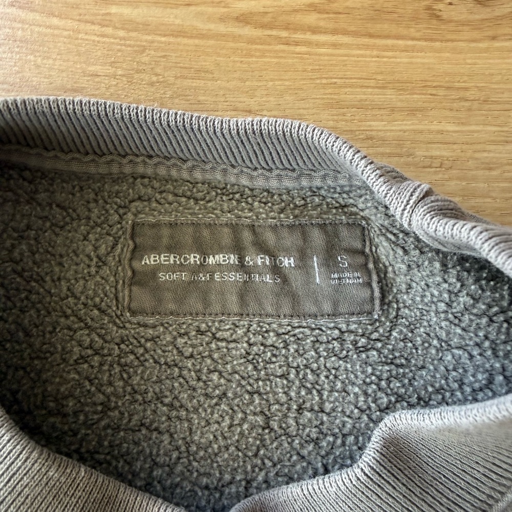 Abercrombie & Fitch Essentials Crewneck Sweatshirt Neutral Gray Green Size S - Picture 3 of 7